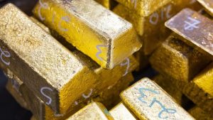 Oro sube 2 % y roza US$ 4.100 tras tregua EE.UU.-Irán