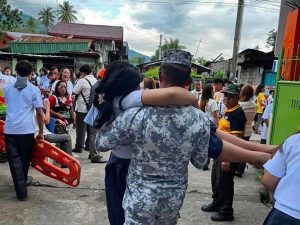 Más de 30 muertos en Filipinas tras potente terremoto de 7.8
