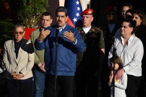 Ordenan a a Nicolás Maduro pagar USD 314 millones a tres estadounidenses por torturas en Venezuela